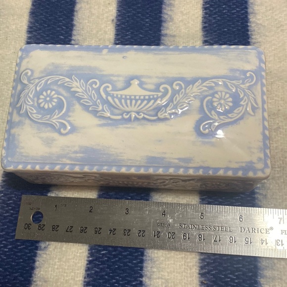 Ceramic White & Blue Trinket Box w/ Lid - Picture 4 of 16